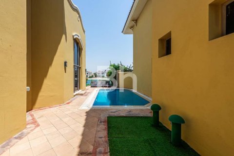 Villa in Palm Jumeirah, Dubai 4 bedrooms, 465 sq.m. № 21611 - photo 14