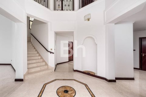 Villa in Palm Jumeirah, Dubai 4 bedrooms, 465 sq.m. № 21611 - photo 4