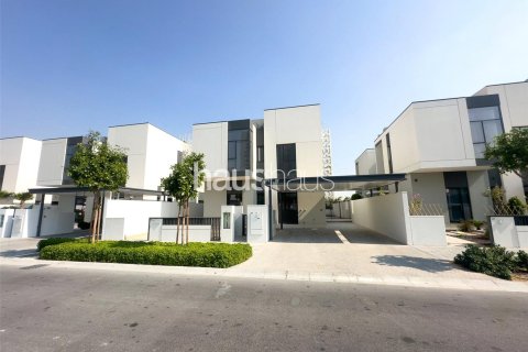 Villa in Murooj Al Furjan, Al Furjan, Dubai 4 bedrooms, 331 sq.m. № 43275 - photo 1