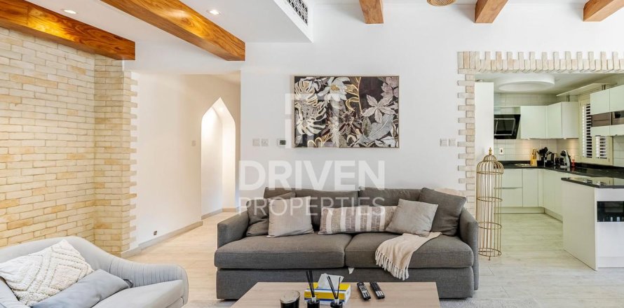 Apartment in Old Town, Dubai 1 bedroom, 210 sq.m. № 18757