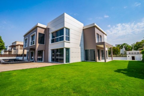 Villa en Emirates Hills, Dubai, 7 dormitorios, 975 m², № 3755 - foto 1
