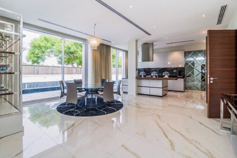 Villa en Emirates Hills, Dubai, 7 dormitorios, 975 m², № 3755 - foto 23