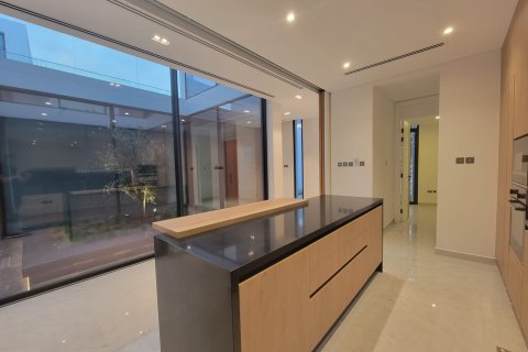 Villa in Al Barari, Dubai 5 bedrooms, 616 sq.m. № 3756 - photo 2