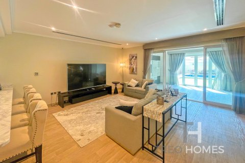 Villa in Regional, Jumeirah Park, Dubai 4 bedrooms, 403 sq.m. № 16295 - photo 14