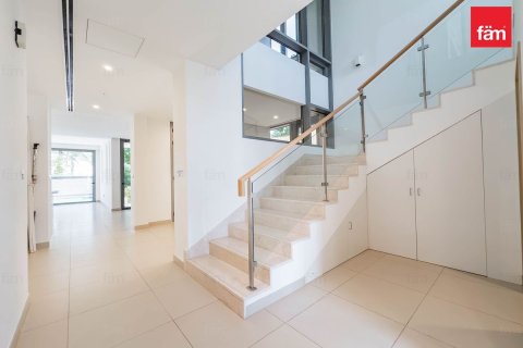 Villa in Dubai Hills Estate, Dubai 3 bedrooms, 427 sq.m. № 94915 - photo 2