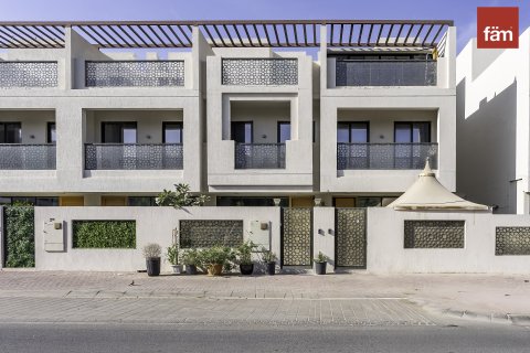 Villa en Dubai, 3 dormitorios, 159.3 m², № 77842 - foto 1