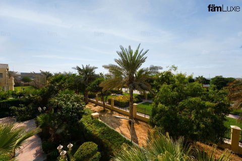 Villa en Dubai, 6 dormitorios, 1718.1 m², № 77840 - foto 12