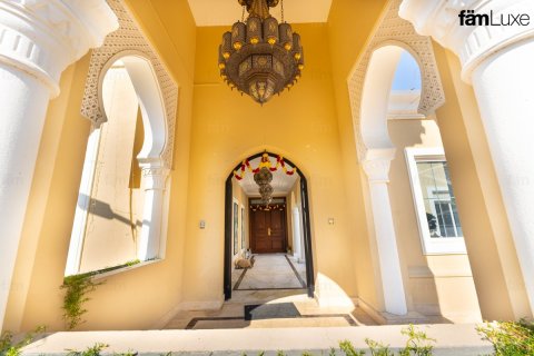 Villa en Dubai, 6 dormitorios, 1718.1 m², № 77840 - foto 3