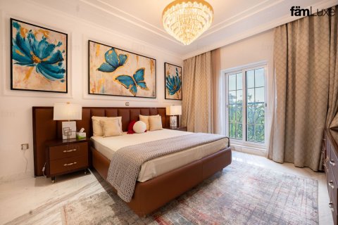 Villa en Dubai, 6 dormitorios, 1718.1 m², № 77840 - foto 9
