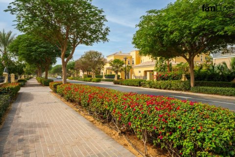 Villa en Dubai, 6 dormitorios, 1718.1 m², № 77840 - foto 14