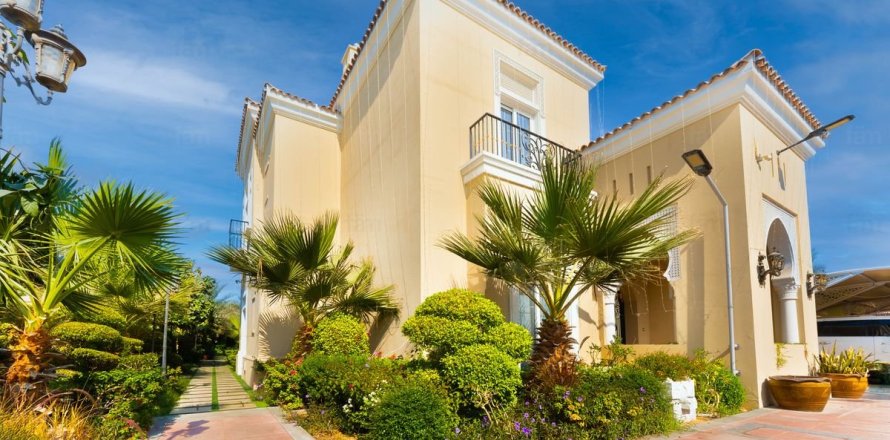 Villa en Dubai, 6 dormitorios, 1718.1 m², № 77840
