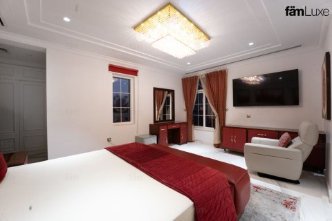 Villa en Dubai, 6 dormitorios, 1718.1 m², № 77840 - foto 5