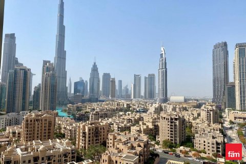 Снять в аренду квартиру в Даунтаун Дубай (Даунтаун Бурдж Дубай), Дубай: 1 спальня, 79.4м², № 77985 - фото 1