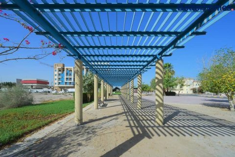 Villa in Jumeirah Village Triangle, Dubai 4 bedrooms, 325 sq.m. № 57017 - photo 1