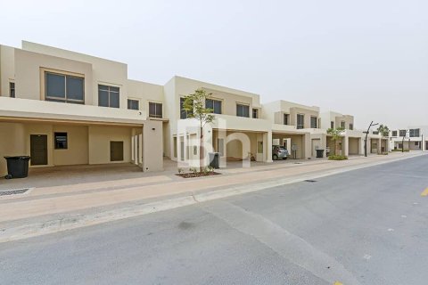 Adosado en Town Square, Dubai, 3 dormitorios, 191 m², № 57154 - foto 1