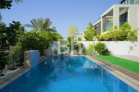 Villa en Jumeirah Park, Dubai, 7 dormitorios, 757 m², № 24963 - foto 2