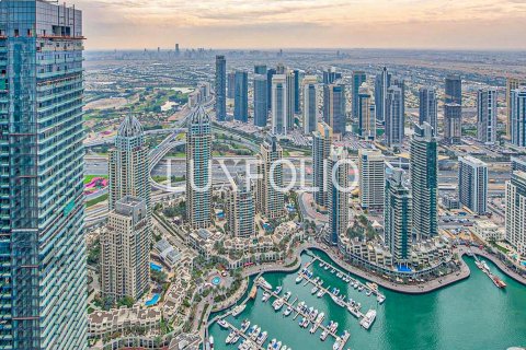 Apartment in Dubai Marina, Dubai 4 bedrooms, 237 sq.m. № 46176 - photo 1