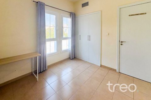 Снять в аренду виллу в Арабиан Ранчес, Дубай: 3 спальни, 254.28м², № 119900 - фото 10