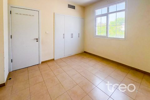 Снять в аренду виллу в Арабиан Ранчес, Дубай: 3 спальни, 254.28м², № 119900 - фото 9