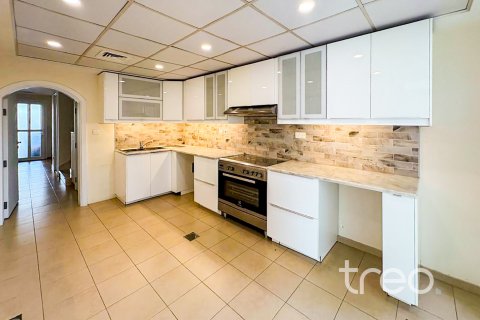 Снять в аренду виллу в Арабиан Ранчес, Дубай: 3 спальни, 254.28м², № 119900 - фото 4