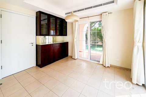 Снять в аренду виллу в Арабиан Ранчес, Дубай: 3 спальни, 254.28м², № 119900 - фото 7