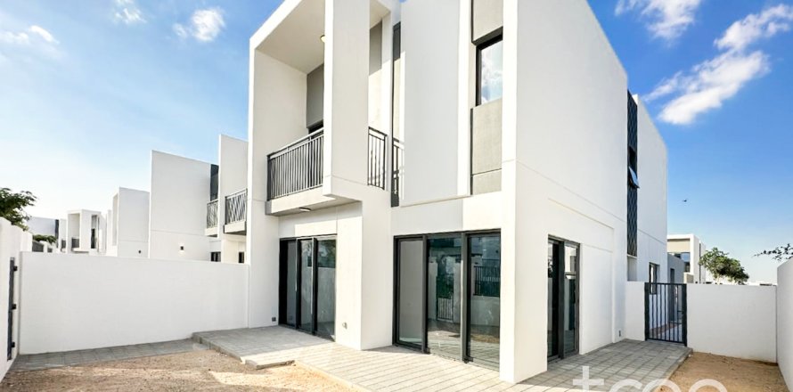 Таунхаус в Дубае, 4 спальни, 216.74м², № 119904