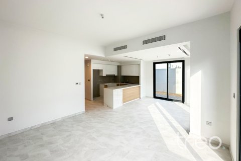 Снять в аренду таунхаус в Дубае: 4 спальни, 216.74м², № 119904 - фото 5