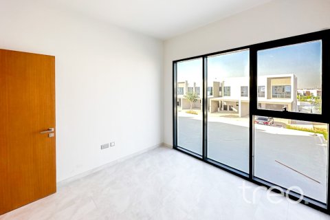 Снять в аренду таунхаус в Дубае: 4 спальни, 216.74м², № 119904 - фото 9