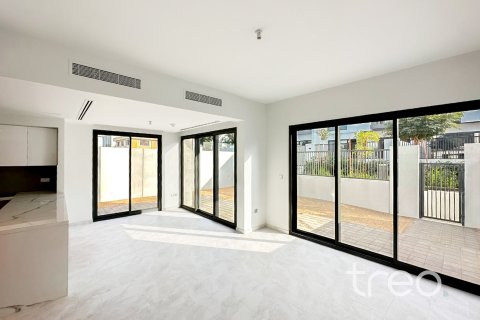 Снять в аренду таунхаус в Дубае: 4 спальни, 216.74м², № 119904 - фото 2