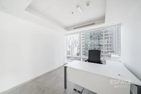 Снять в аренду офис в Джумейра Лейк Тауэрс, Дубай: 226м², № 71203 - фото 4