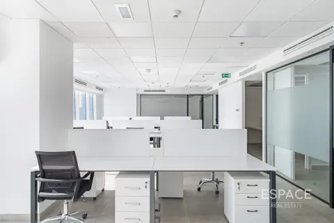 Снять в аренду офис в Джумейра Лейк Тауэрс, Дубай: 226м², № 71203 - фото 16