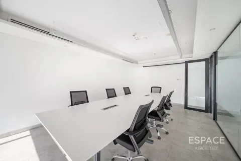 Снять в аренду офис в Джумейра Лейк Тауэрс, Дубай: 226м², № 71203 - фото 11