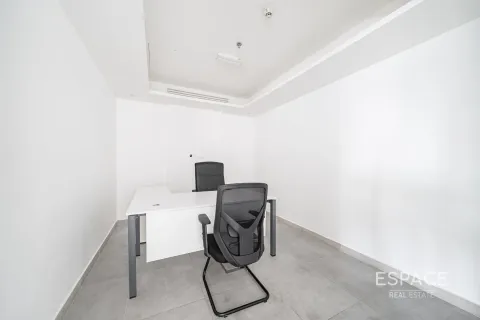Снять в аренду офис в Джумейра Лейк Тауэрс, Дубай: 226м², № 71203 - фото 10
