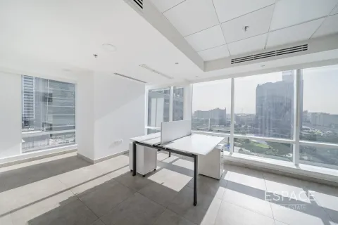 Снять в аренду офис в Джумейра Лейк Тауэрс, Дубай: 226м², № 71203 - фото 3