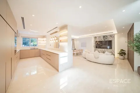 Villa en The Lakes, Dubai, 3 dormitorios, 245 m², № 121946