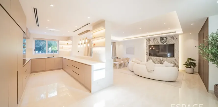 Villa en The Lakes, Dubai, 3 dormitorios, 245 m², № 121946