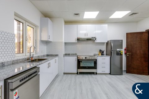 Villa in The Villa, Dubai 5 bedrooms, 706 sq.m. № 88382 - photo 16