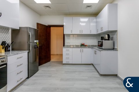 Villa in The Villa, Dubai 5 bedrooms, 706 sq.m. № 88382 - photo 15