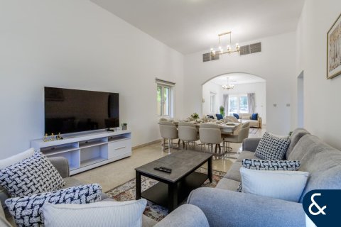 Villa in The Villa, Dubai 5 bedrooms, 706 sq.m. № 88382 - photo 4