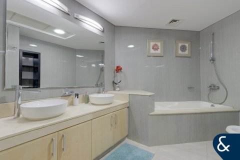 Apartment in Shoreline Apartments, Palm Jumeirah, Dubai 2 bedrooms, 147 sq.m. № 88374 - photo 8