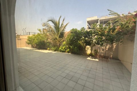 Villa in Al Sufouh, Dubai 4 bedrooms, 319.96 sq.m. № 134050 - photo 4