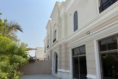 Villa in Al Sufouh, Dubai 4 bedrooms, 319.96 sq.m. № 134050 - photo 6