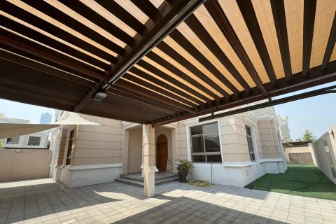 Villa in Al Sufouh, Dubai 4 bedrooms, 319.96 sq.m. № 134050 - photo 2
