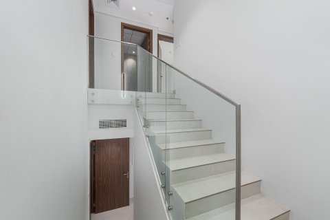 Apartment in Al Warsan, Dubai 4 bedrooms, 196.68 sq.m. № 134051 - photo 16