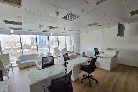 Снять в аренду офис в Бизнес-Бэе, Дубай: 77м², № 49713 - фото 1