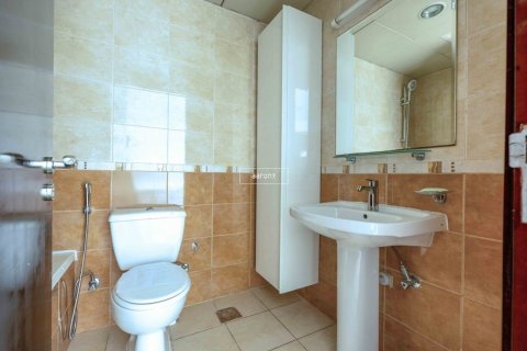 Apartment in Jumeirah Lake Towers, Dubai 2 bedrooms, 85.6 sq.m. № 49711 - photo 11