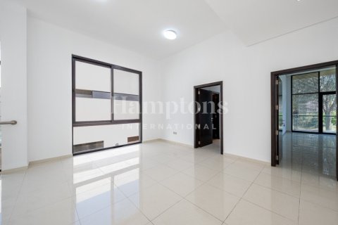 Снять в аренду виллу в DAMAC Hills (Akoya by DAMAC), Дубай: 5 спален, 639.91586400м², № 113149 - фото 23