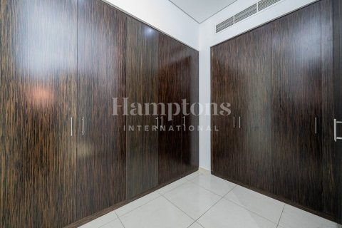 Снять в аренду виллу в DAMAC Hills (Akoya by DAMAC), Дубай: 5 спален, 639.91586400м², № 113149 - фото 14