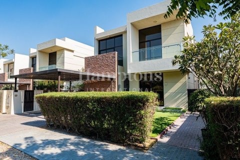 Снять в аренду виллу в DAMAC Hills (Akoya by DAMAC), Дубай: 5 спален, 639.91586400м², № 113149 - фото 21
