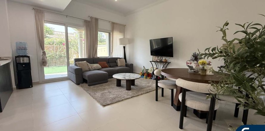 Villa in Dubai Land, Dubai 2 bedrooms, 173 sq.m. № 88675